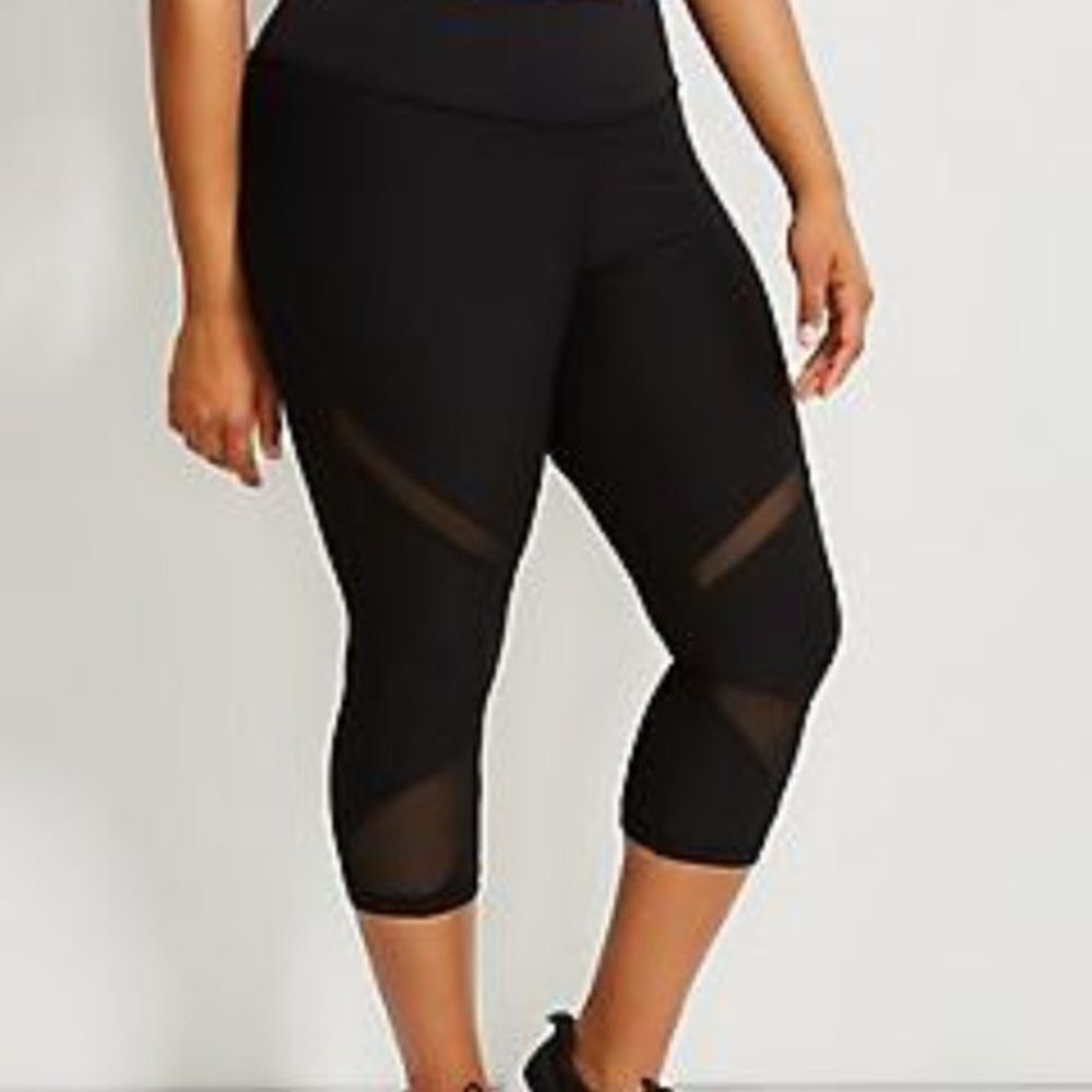 LIVI active Black legging size 18/20 mesh cutout